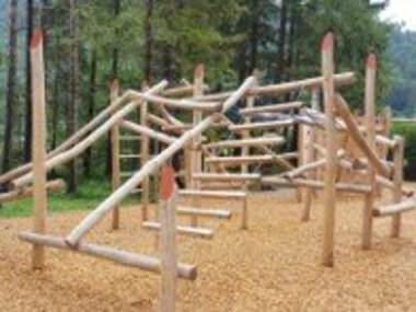 Klettergerüst mit dem Fallschutz